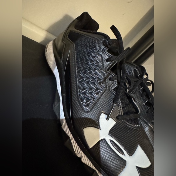 Men’s under armer sneakers - Picture 2 of 3